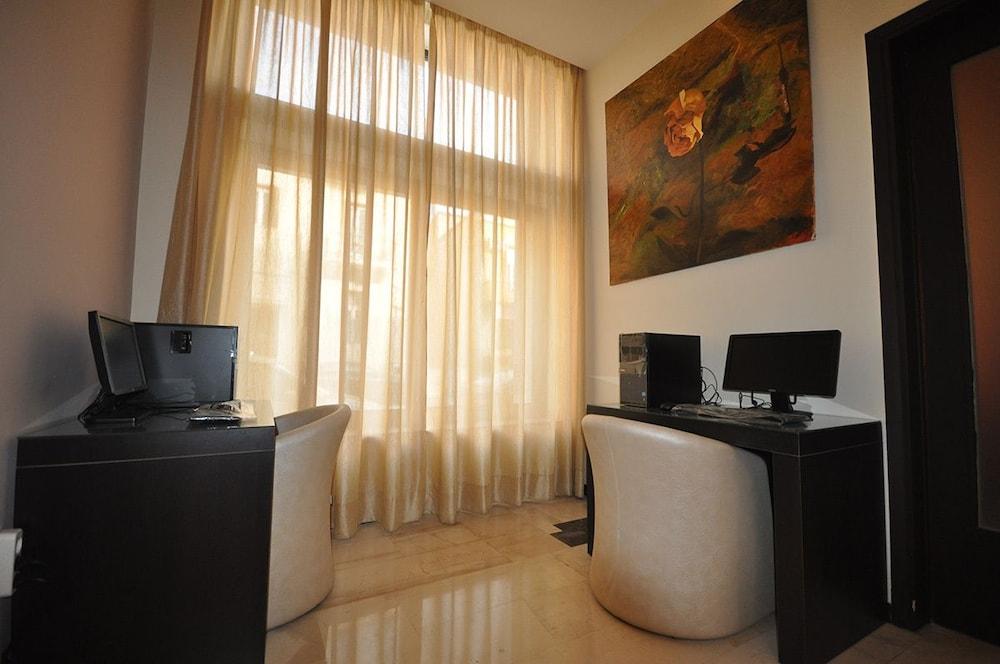Park Hotel نافبليو المظهر الخارجي الصورة