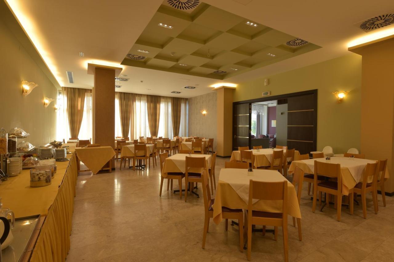 Park Hotel نافبليو المظهر الخارجي الصورة